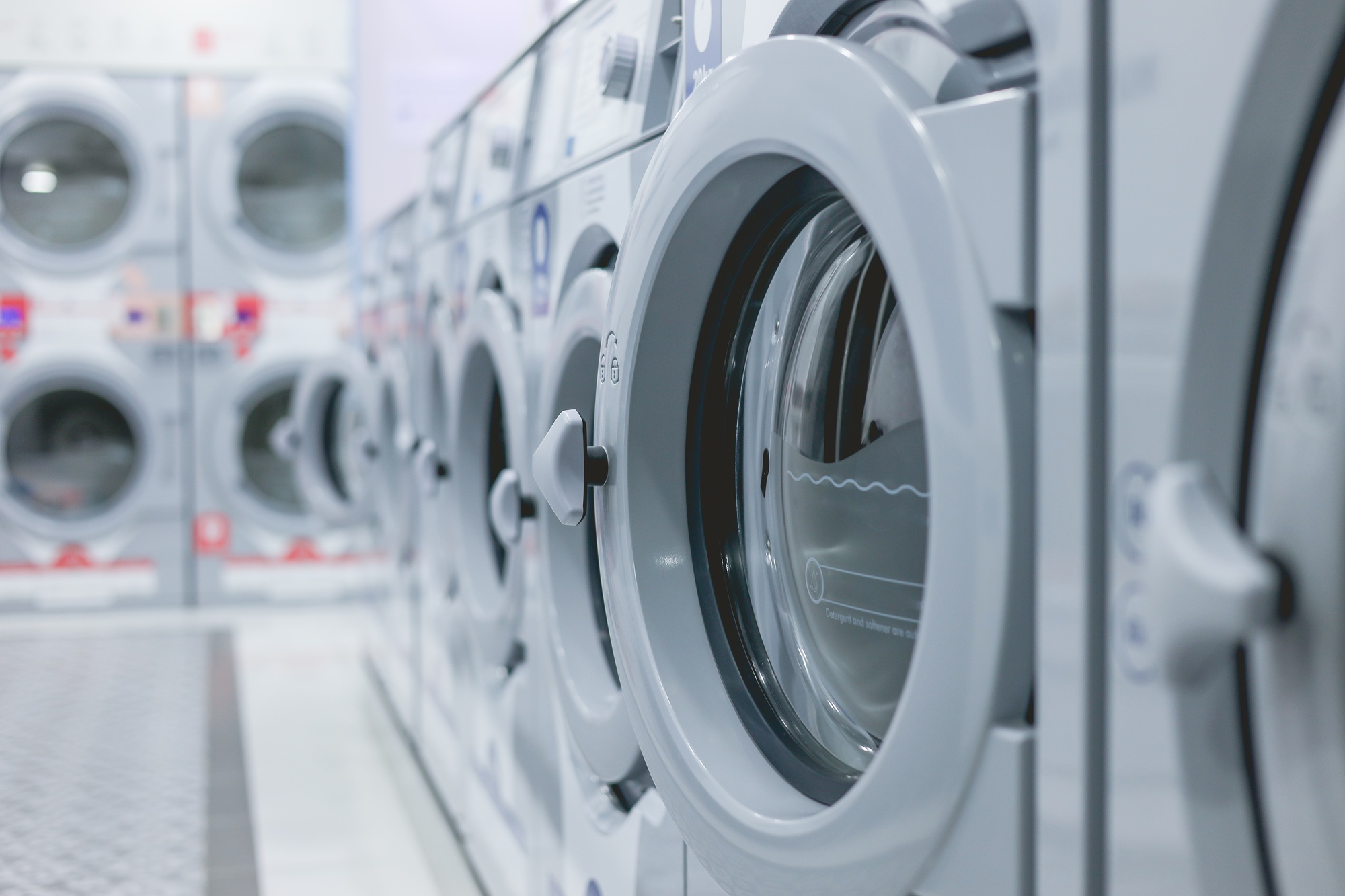 public coin vending washing machine laundry service business shop