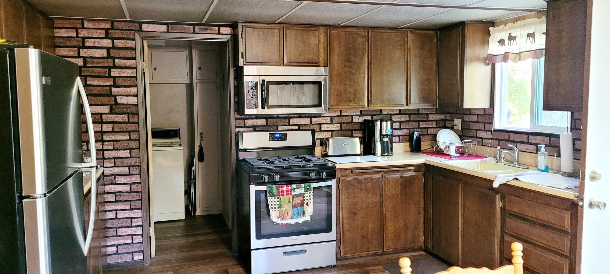 Rustic Kitchen with Modern Appliances! Home Improvements!